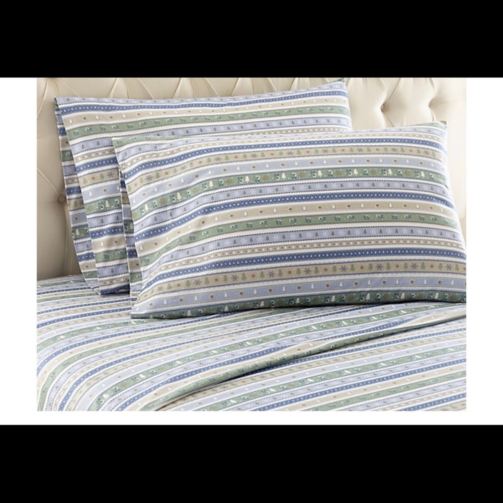 Queen size Cute micro flannel sheet set. NWT